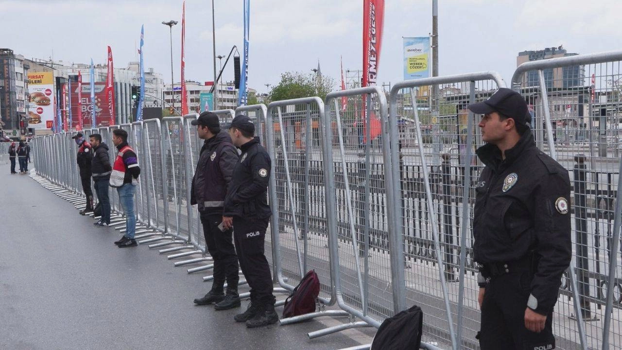 1 Mayıs'ta İstanbul'da Kadıköy'ü ablukaya alan polis: Özgürlüğe 'önlem' mü?