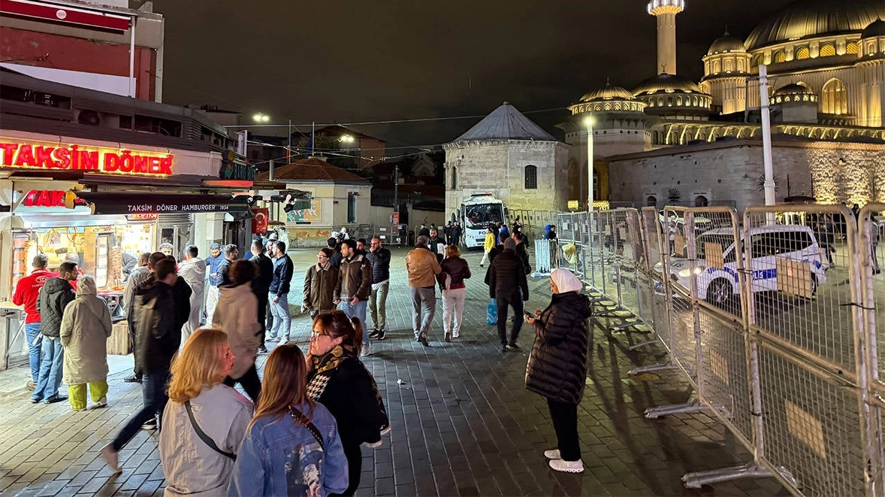 1 Mayıs'ta Taksim'i kapatmaya çalışanlar hayal kırıklığına uğradı: Yollar açıldı!