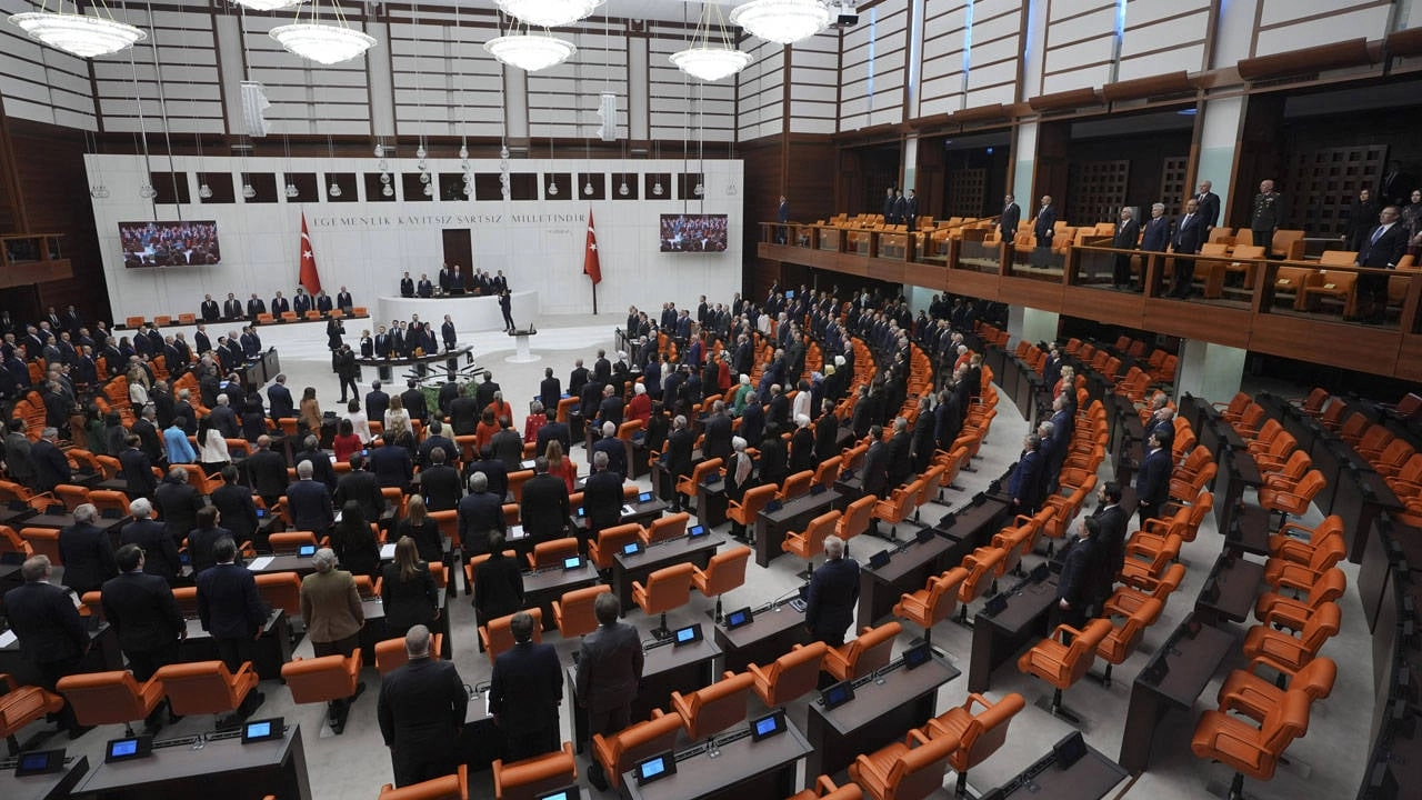 23 Nisan Coşkusundan Kaçan Saray Kabinesi: TBMM Özel Oturumuna Sadece İki Kişi Katılabildi