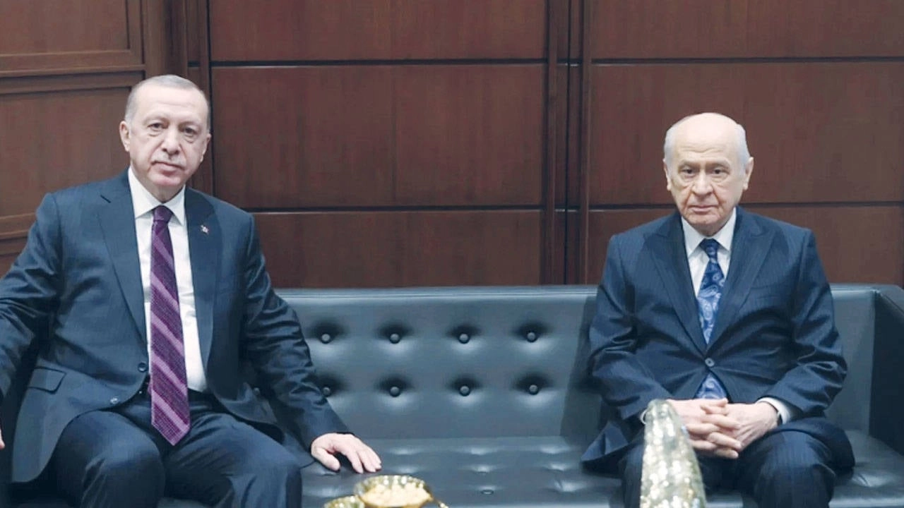 AKP ve MHP'nin siyasi oyunu sona eriyor: İsrail, Filistin, Kıbrıs, PKK ve hatta komünizm tehditi olmadan nasıl var olacaklar?
