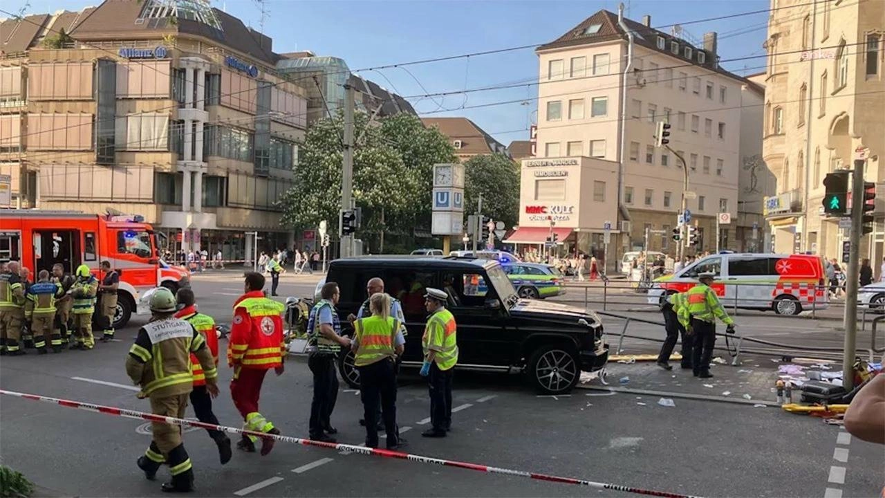 Almanya'da araç saldırısı: 1 ölü, 8 yaralı!