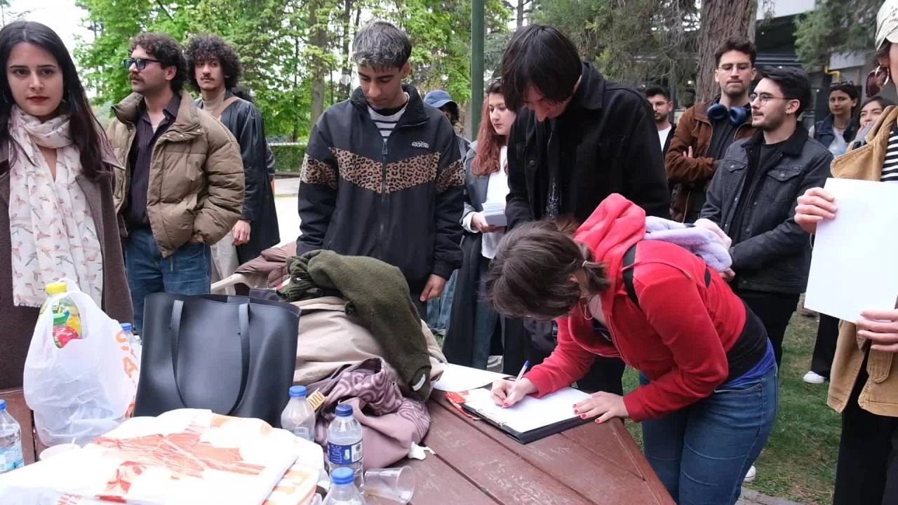 Anadolu Üniversitesi Rektörlüğü'ne 600 İmza: "Öğrenci Görüşleri Yok Sayılıyor"