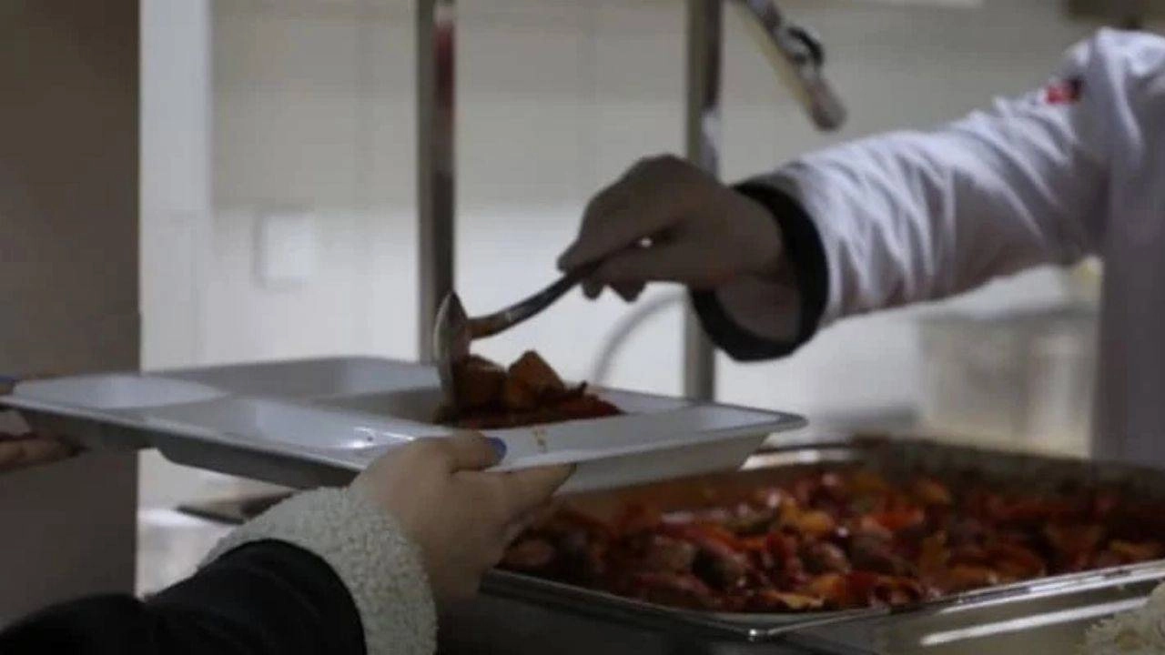 Ankara Üniversitesi Hastanesi sağlık emekçileri, yemek boykotuyla isyan etti!