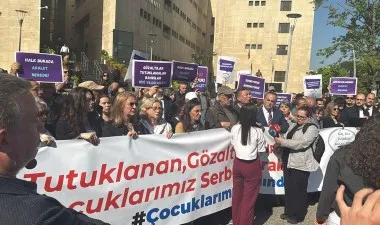Anne Baba Dayanışma Ağı, tutuklu gençler için çağrıda bulundu: 'Çocuklarımızı koruyacağız!'