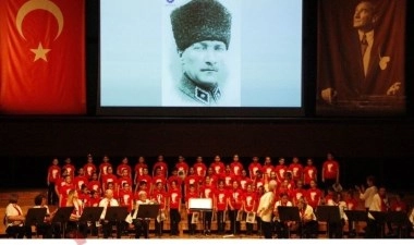 Atatürk’ün Sevdiği Şiir ve Türkülerle Anılacak