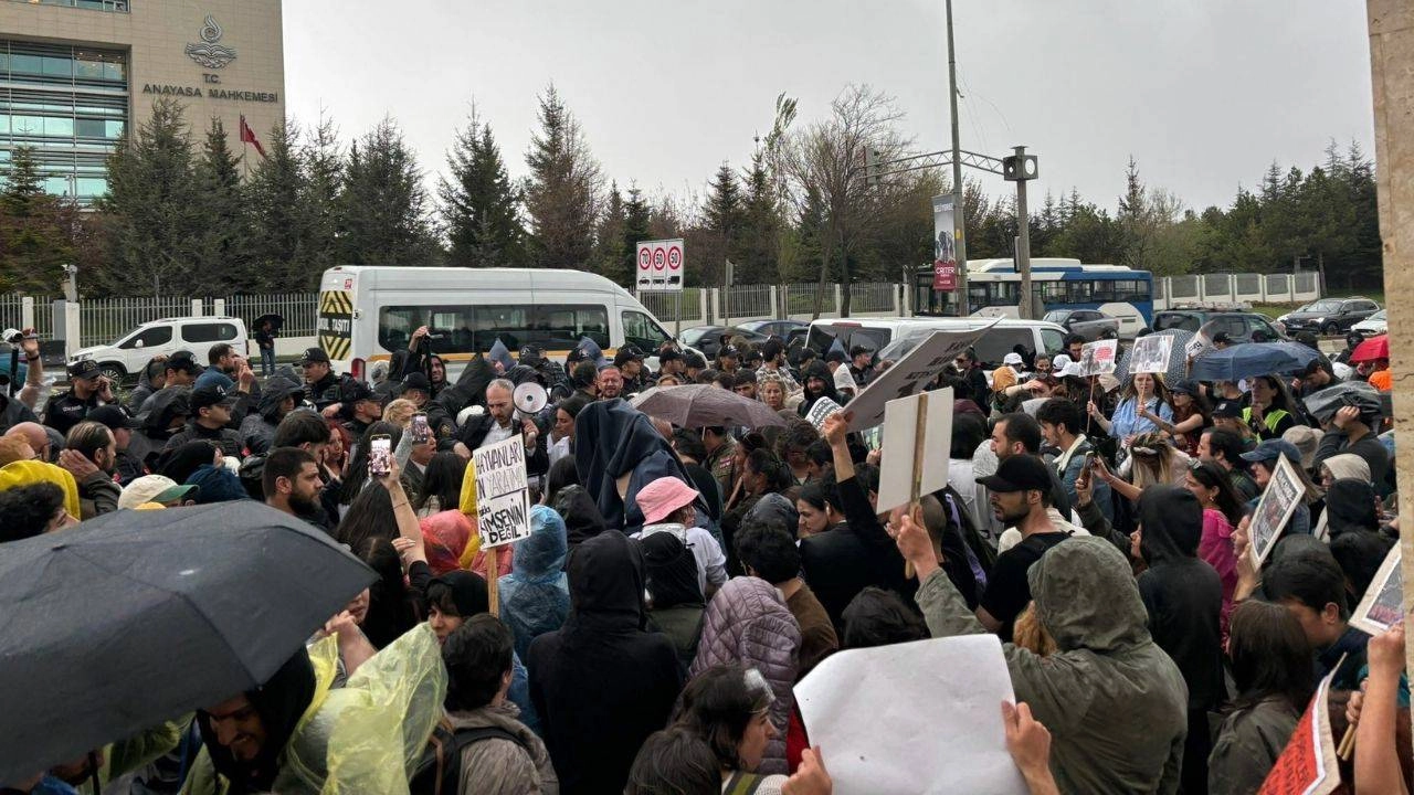 AYM, 'katliam yasası'na onay: Yurttaşlar sokaklarda