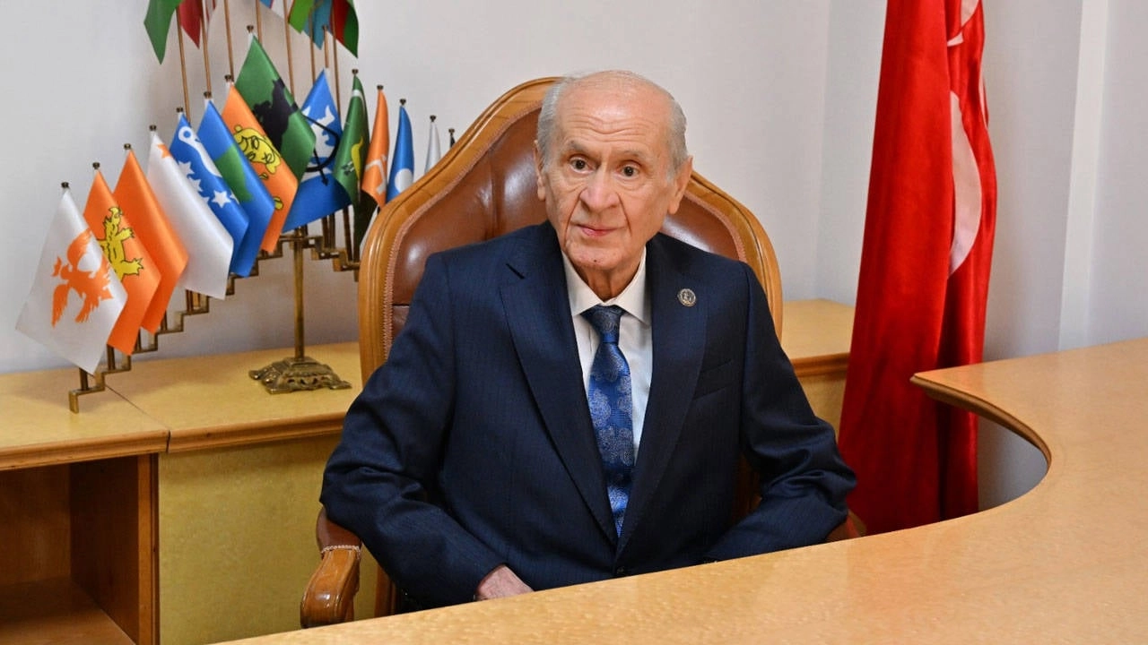 Bahçeli: Milliyetçiliği faşizme karşı çıkmak, ırk ile milleti eş görmek akılsızlıktır.