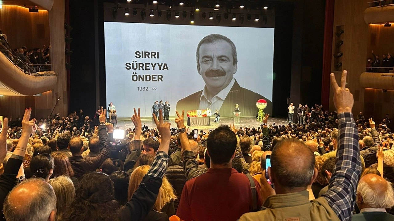 Barış, türkülerle veda etti.