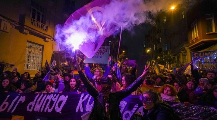 Beyoğlu Kaymakamlığı, Feminist Gece Yürüyüşü'nü Acımasızca Yasakladı!