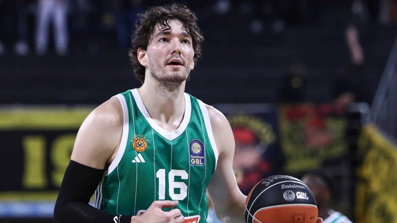 Cedi Osman, Türk basketbolcu Panathinaikos'ta kalıyor!