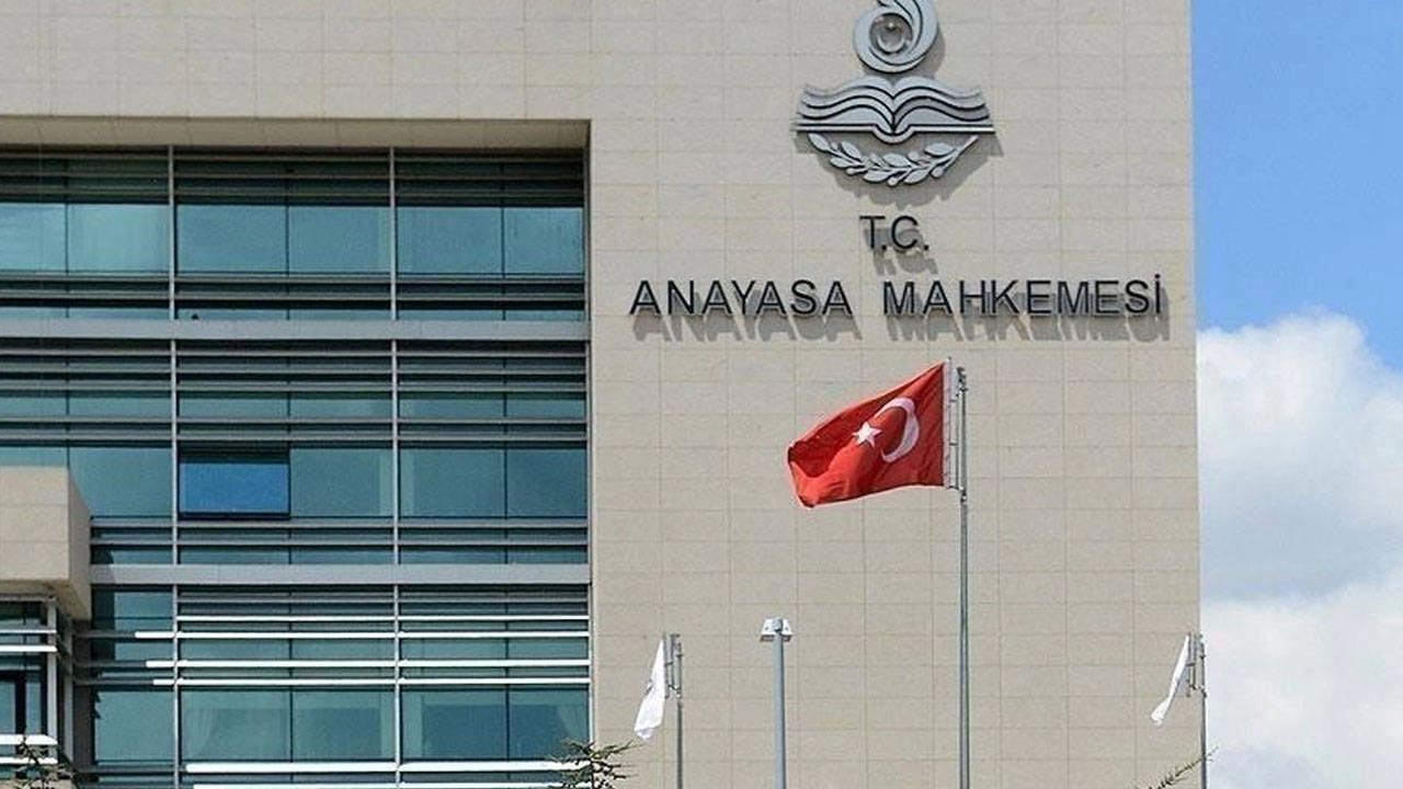 CHP, 2 kanun ve 4 kararname için AYM'ye başvurarak hükümete meydan okudu!