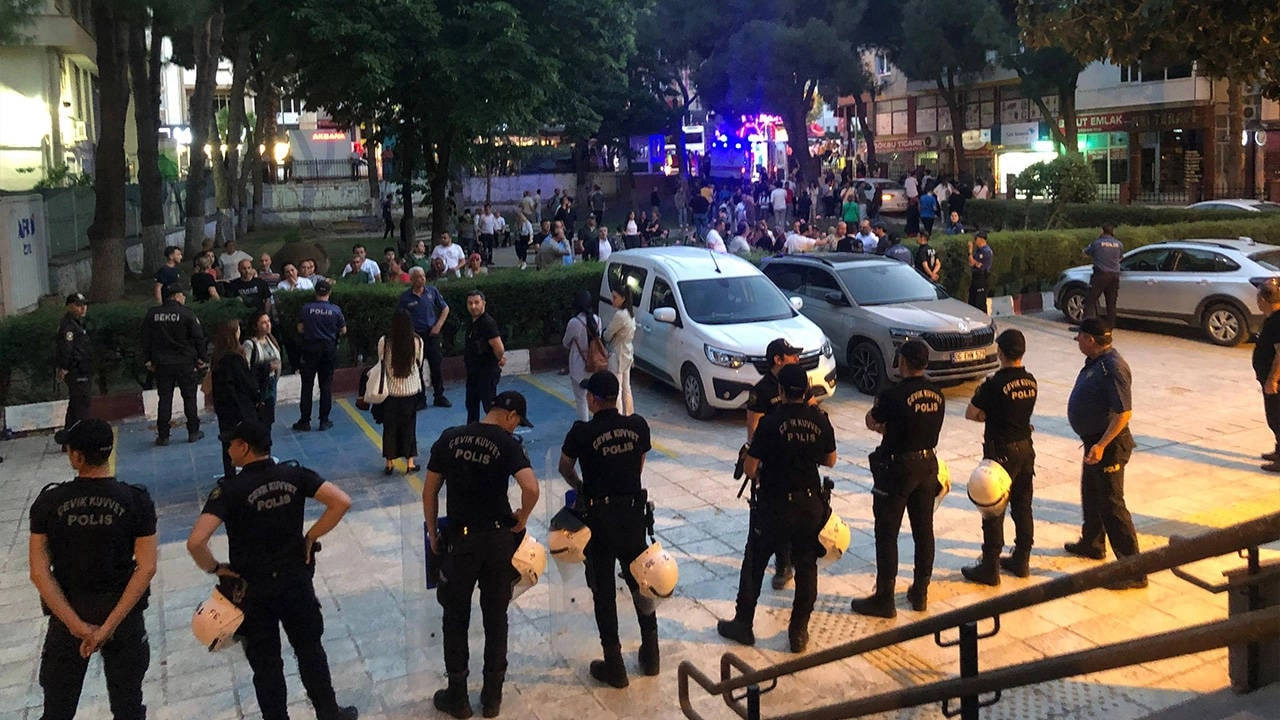 "CHP İlçe Gençlik Kolları Başkanı Dahil 4 Kişi Tutuklandı!"