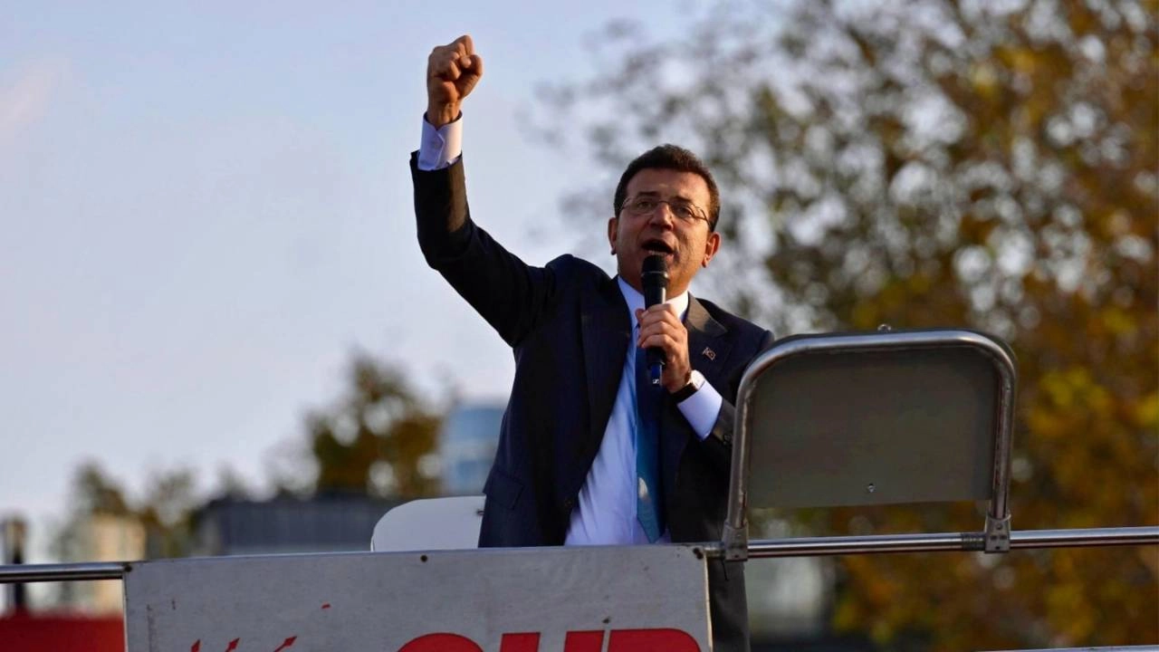 CHP, İstanbul'un her köşesinde İmamoğlu'na destek için imza topluyor: Muhalif stantlar her yerde!