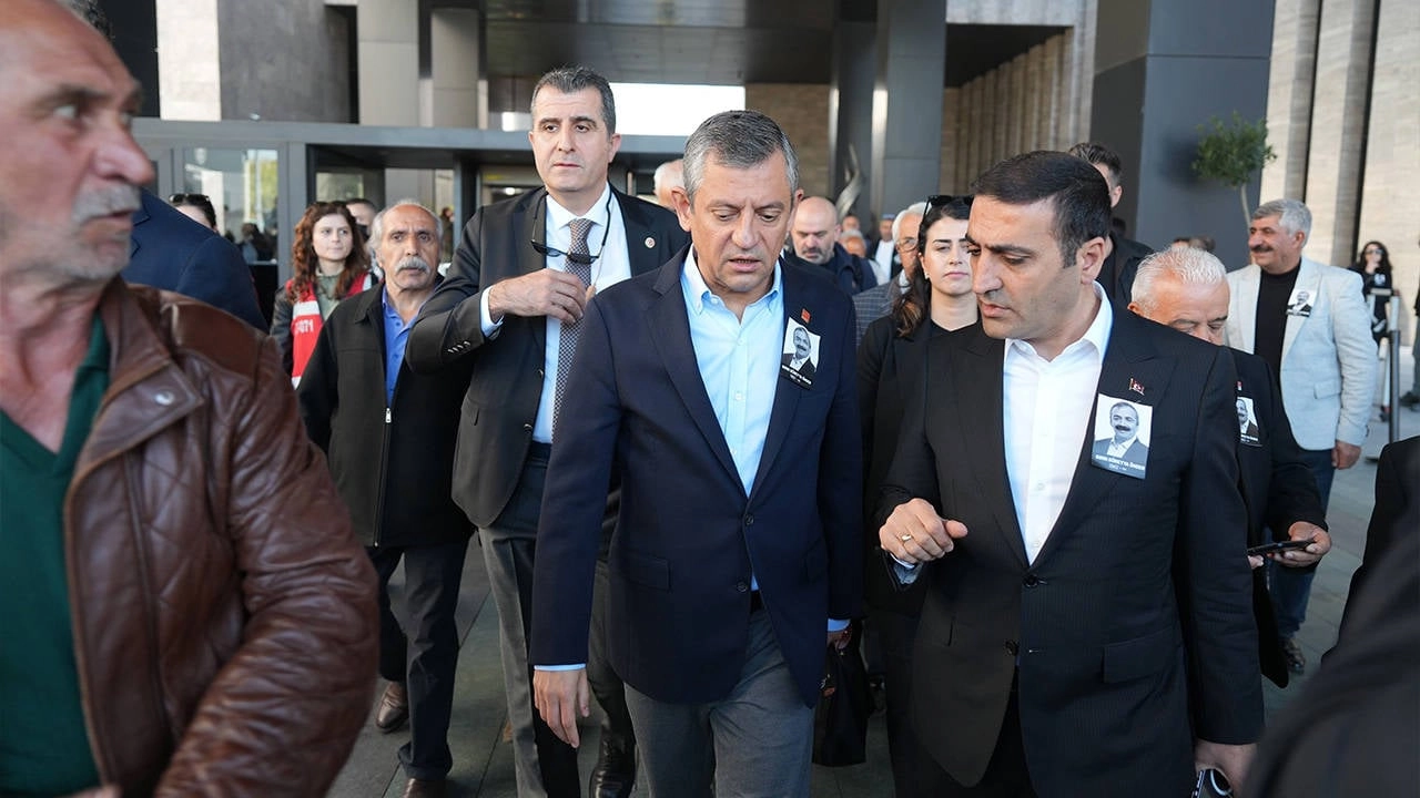 CHP, Özgür Özel'in makam aracının otoparka alınmamasını valiliğe şikayet etti