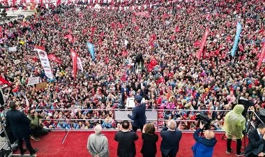 CHP'nin Yeni Miting Adresi: AKP'nin Kalelerine Yükleniyor