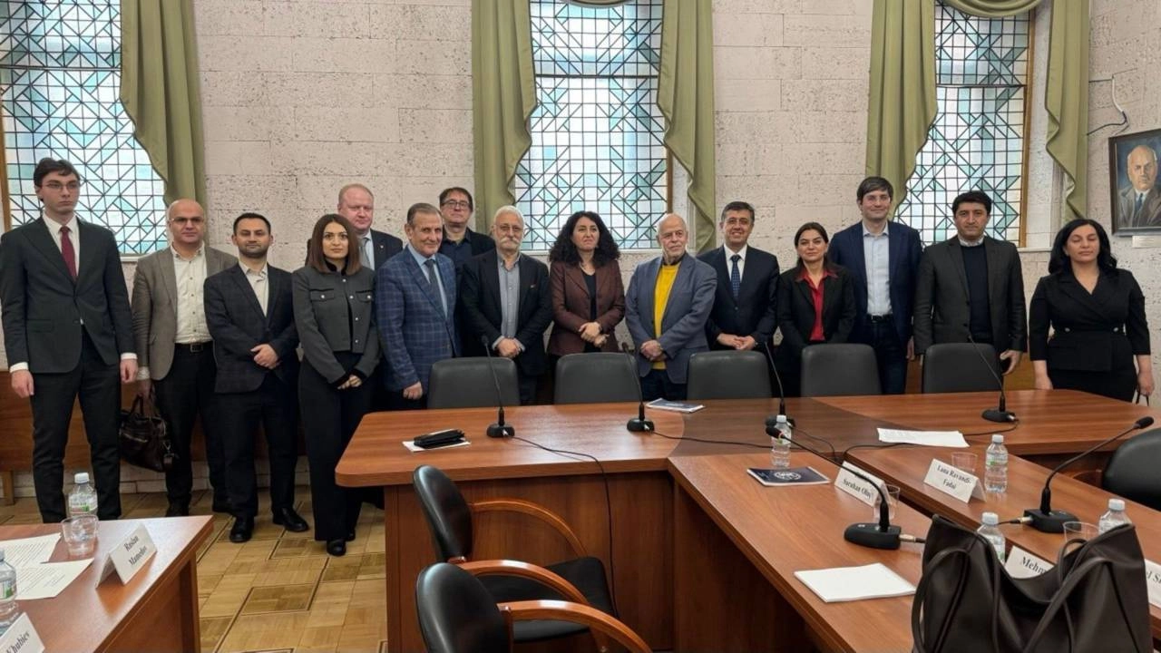DEM Partisi Rus Bilimler Akademisi'ne göz kırptı!