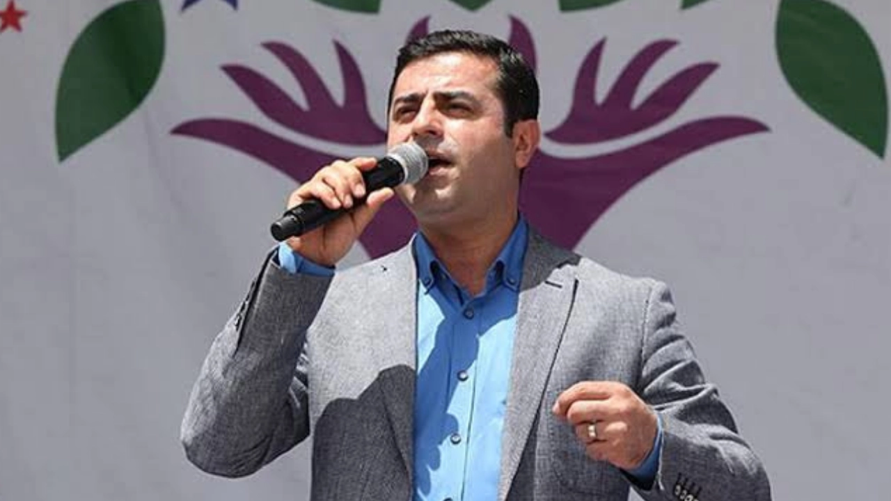Demirtaş'ın 1 Mayıs mesajı, Kadıköy mitinginde yankılandı: "Muhalif ses yine duyuldu!"