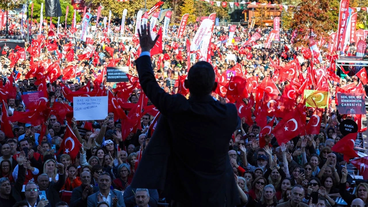 "Demokrasi ve Şeffaflık Talepleri Van'da Yankılanacak"