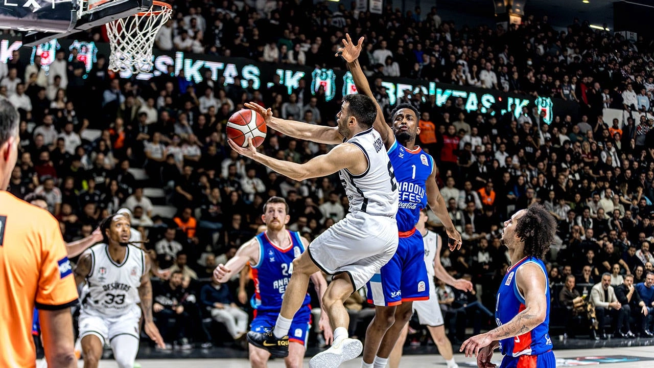 Efes-Beşiktaş maçı skandal bir şekilde ertelendi!