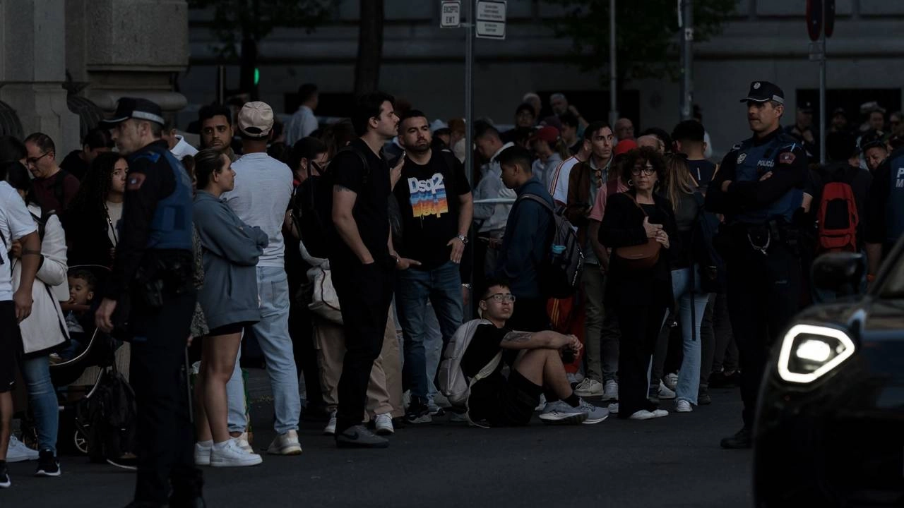 Elektriğin 15 saat boyunca kesilmesinden sonra İspanya'da hayat normale dönüyor: Kriz mi, fırsat mı?