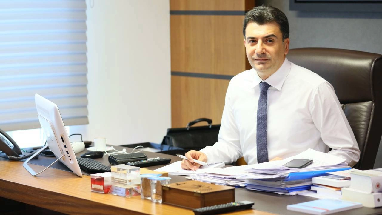 Emre'den Bakan Kurum'a sert soru: "Neden bilim insanlarının uyarıları göz ardı ediliyor?"
