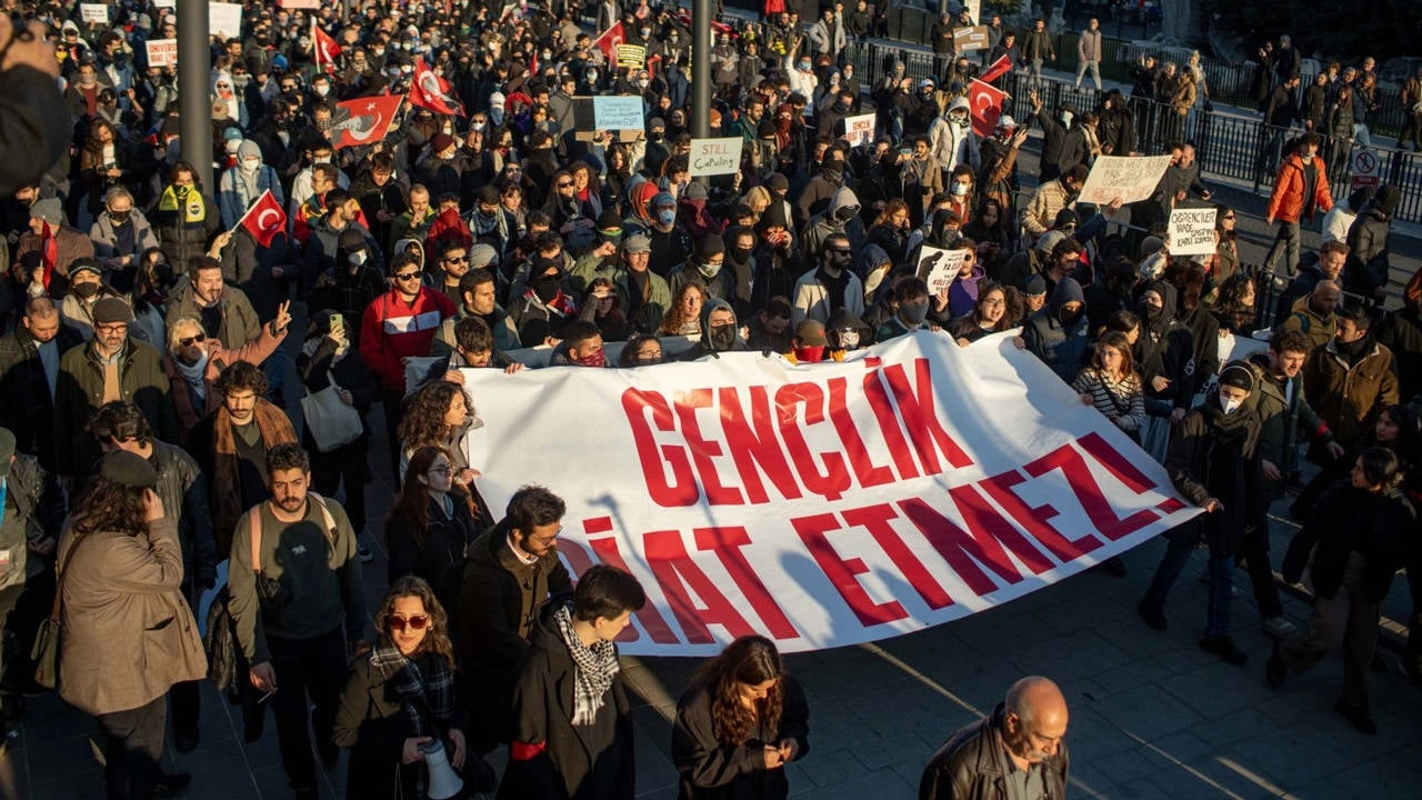 "Erdoğan ve Bahçeli'nin Siyaset Arenasından Düşmesi İmkansız Değil!"