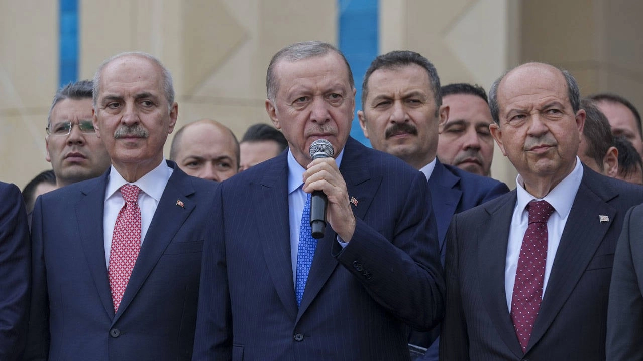 Erdoğan'dan Kıbrıs'ta sert mesaj: Kardeşliğimizi yıkmaya çalışanlar hüsrana uğrayacak!