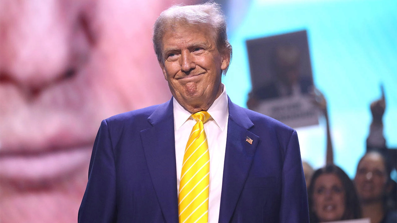 Facebook ve Instagram, Trump'a yönelik kısıtlamaları kaldırdı: Yeniden Sosyal Medya Arena'sında!
