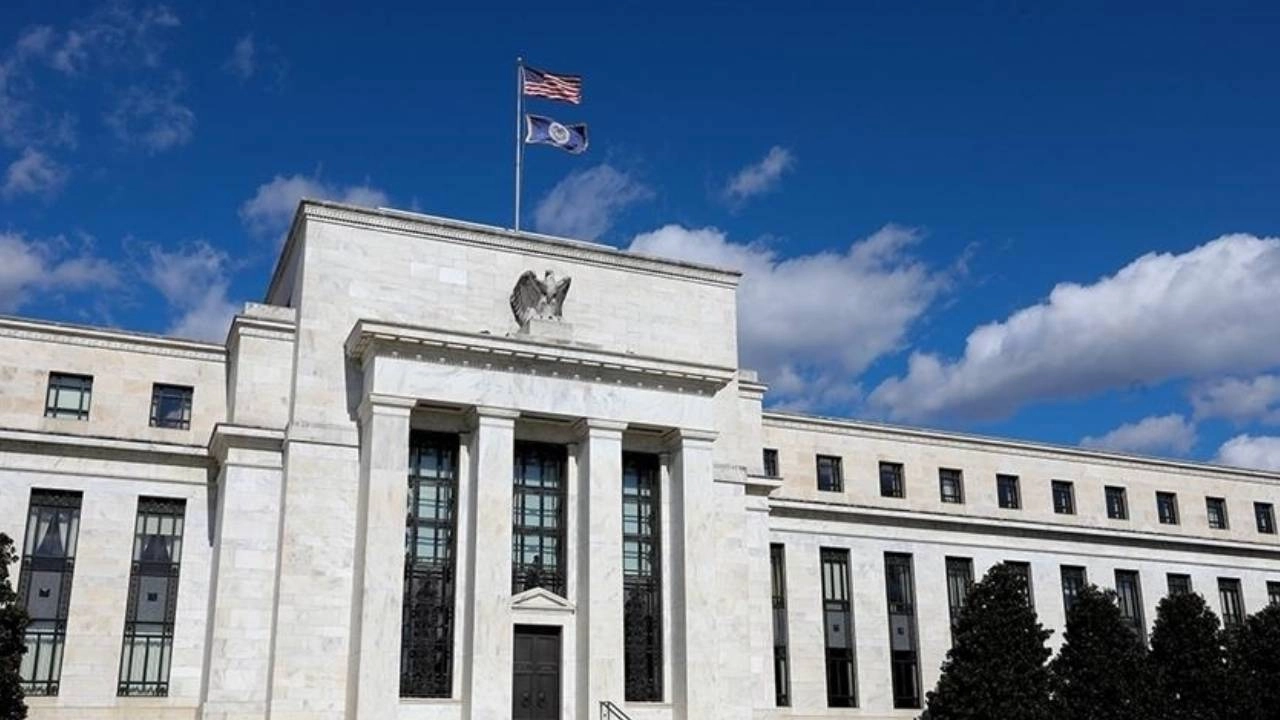 Fed, Faizleri Sabit Tutarak Ekonomik Belirsizliği Artırıyor