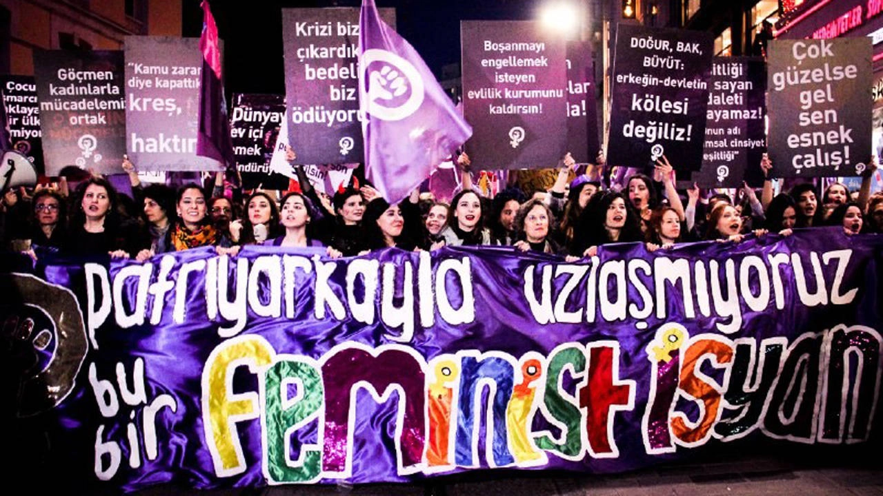 Feminizm: Bireysel Gelişim mi, Toplumsal Devrim mi? Gerçeklikte Feminist Bir Dönüşüm!