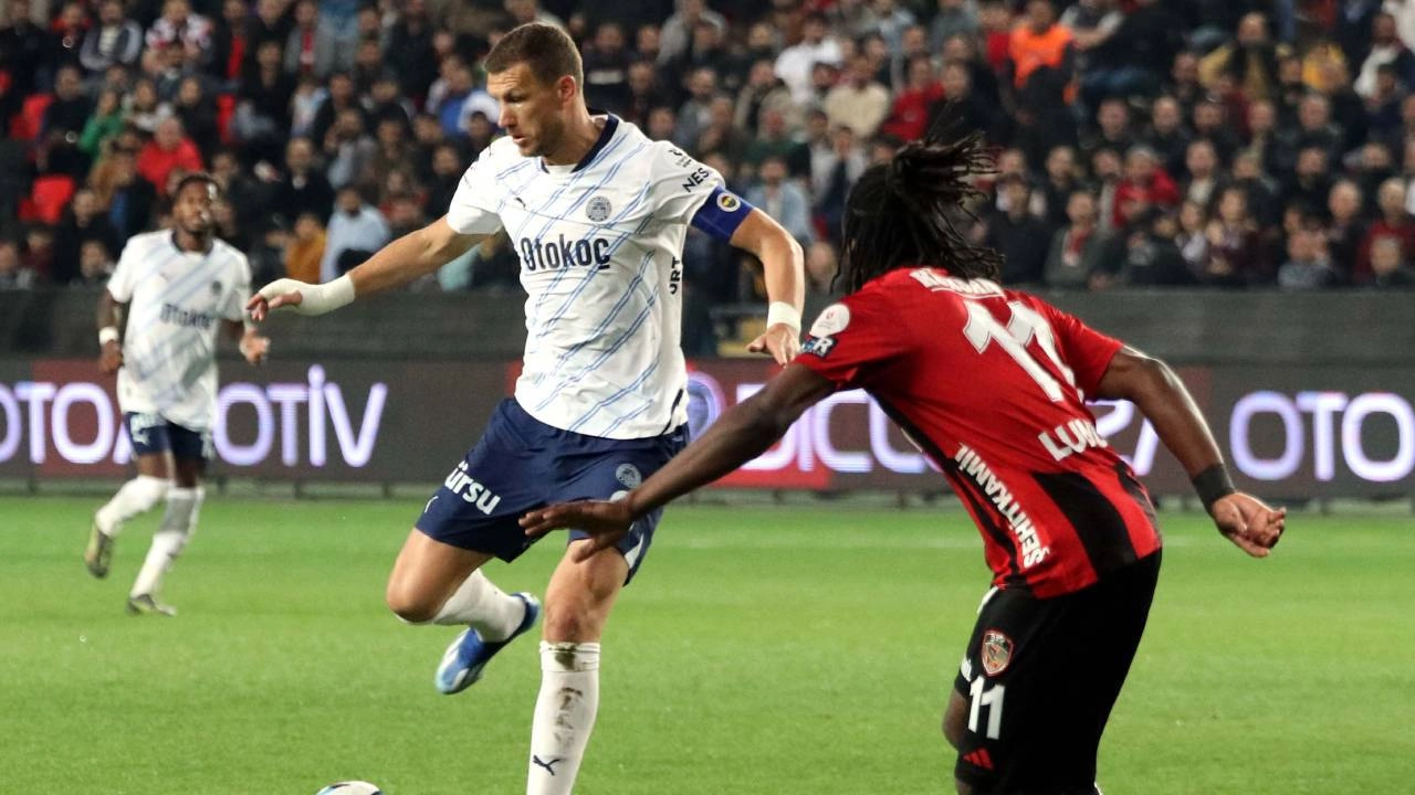 Fenerbahçe rakibi darmaduman ederek 3 puanı cebe indirdi!