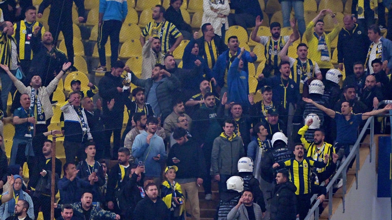 Fenerbahçe taraftarı isyan etti: Ali Koç istifa etmelidir!
