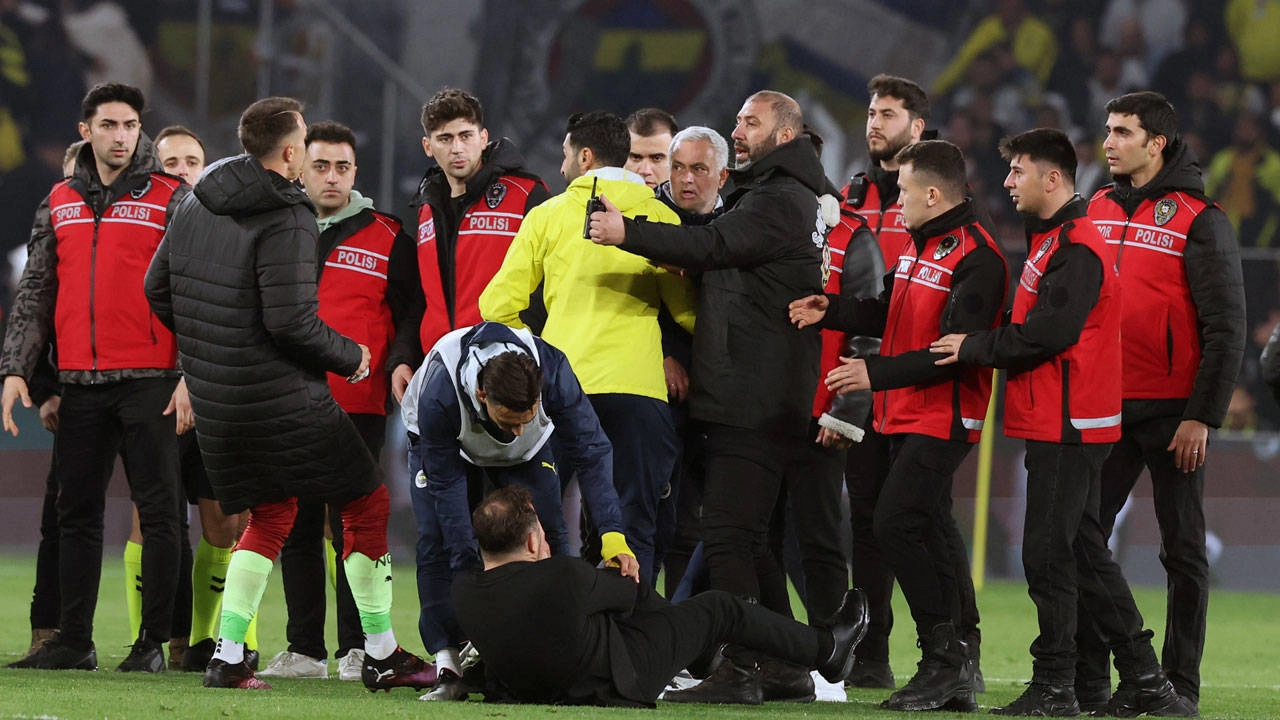 Galatasaray, Fenerbahçe'ye 'Mourinho' transferine sert bir cevap verdi!