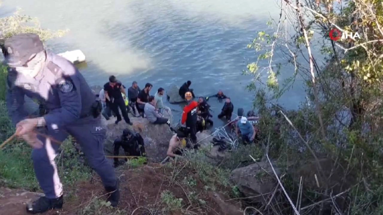 "Genç Sürücü Baraj Göletinde Hayatını Kaybetti"