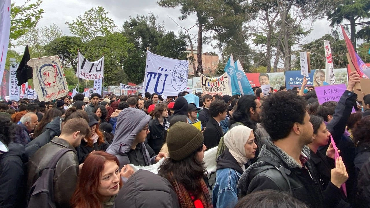 Gençler, saltanatınıza son verecek!