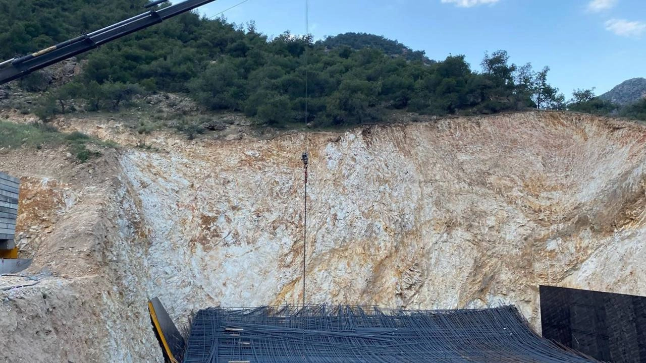 Hızlı Tren İnşaatında Facia: 9 Yaralı!