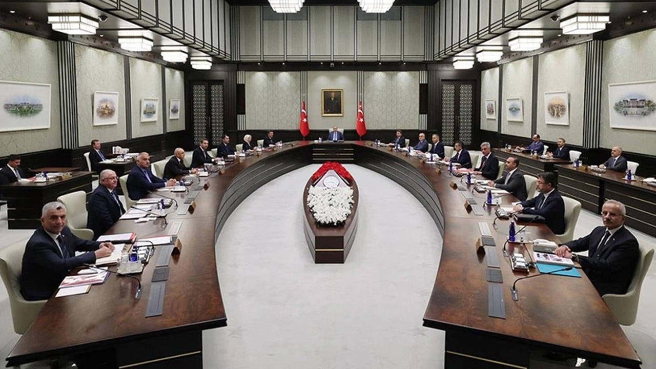 Hükümet Masasında Neler Pislik Peşinde? Kabine Toplandı!