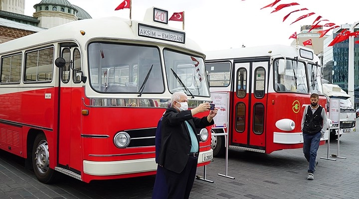 İETT'nin Nostaljik Otobüsleri Taksim ve Sultanahmet'te Sergileniyor