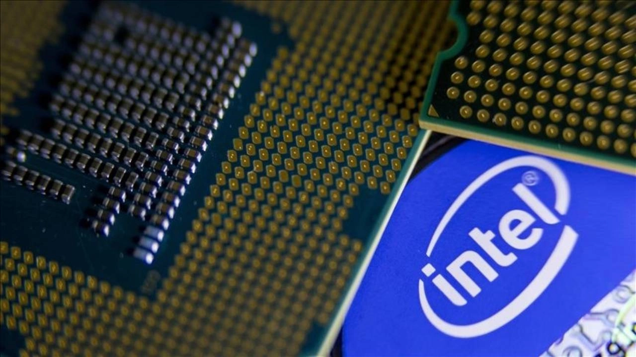 Intel, Almanya'daki çip üretim tesislerinin inşaatını erteleyerek yatırımcıları şaşırttı.