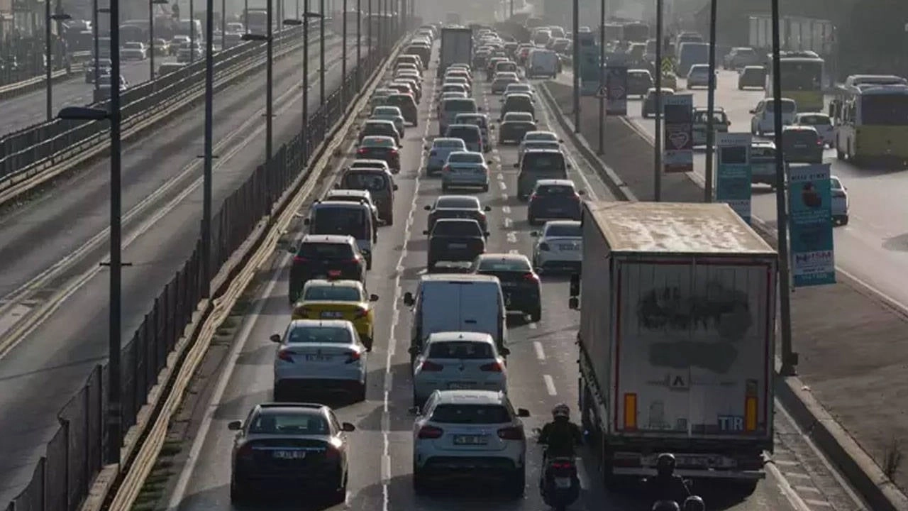 İstanbul'da deprem sonrası trafik çilesi bitmiyor