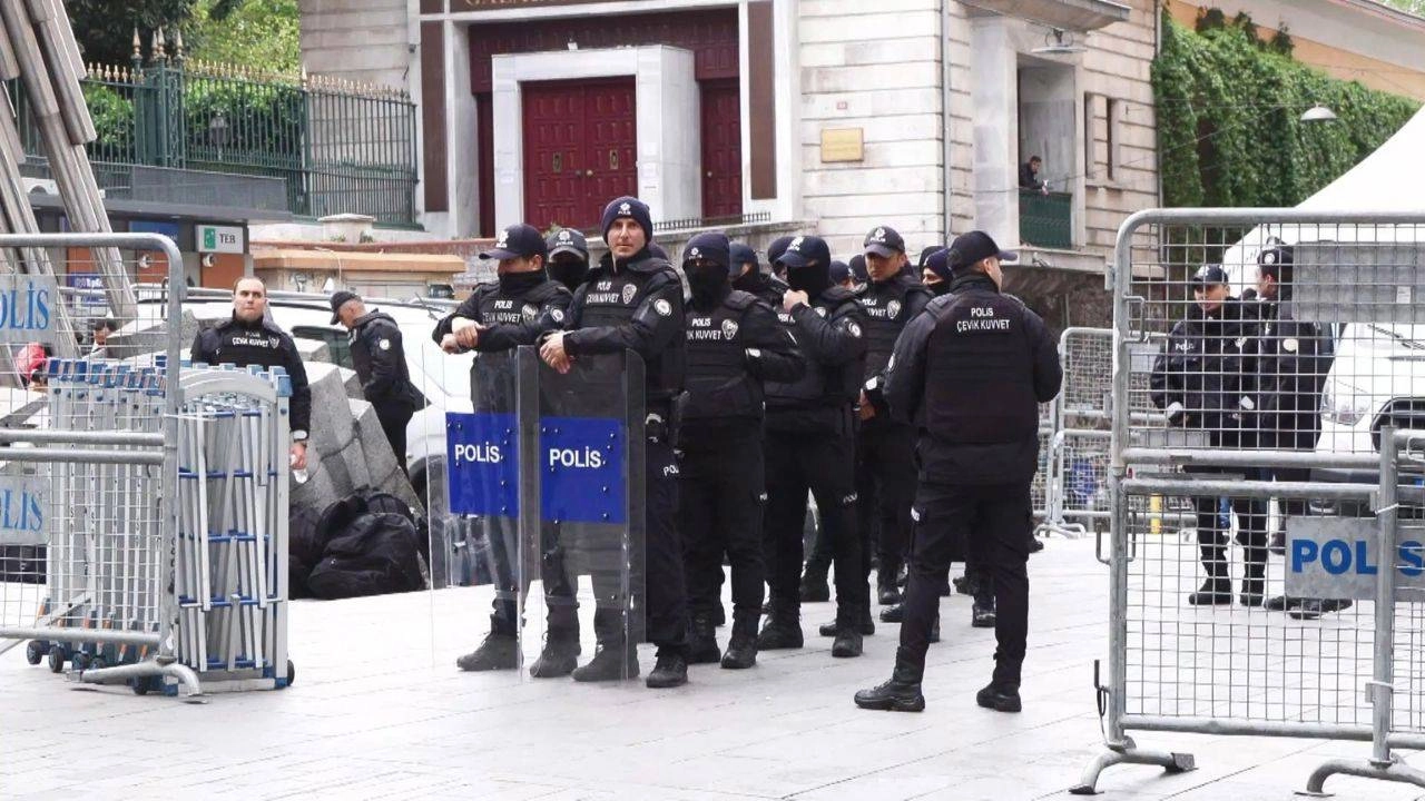 İstanbul'da yaşayanlar, 'abluka'ya isyan ediyor: İşçi bayramı mı, işçi eziyeti mi bu?