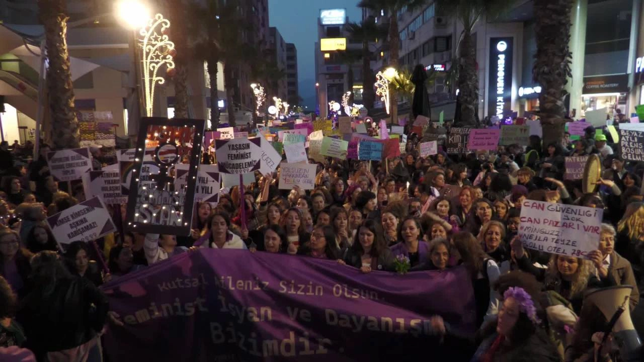 İzmir'de Feminist İsyan: Kadınlar, Hak Gaspçılarına Karşı Toplandı!