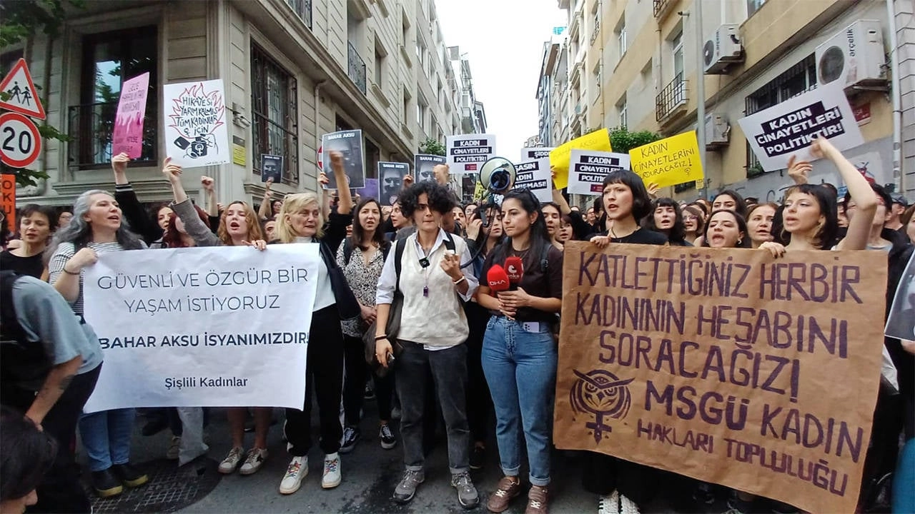 Kadınlar, Şişli'de cinayete kurban giden Bahar Aksu için isyan yürüyüşü düzenledi