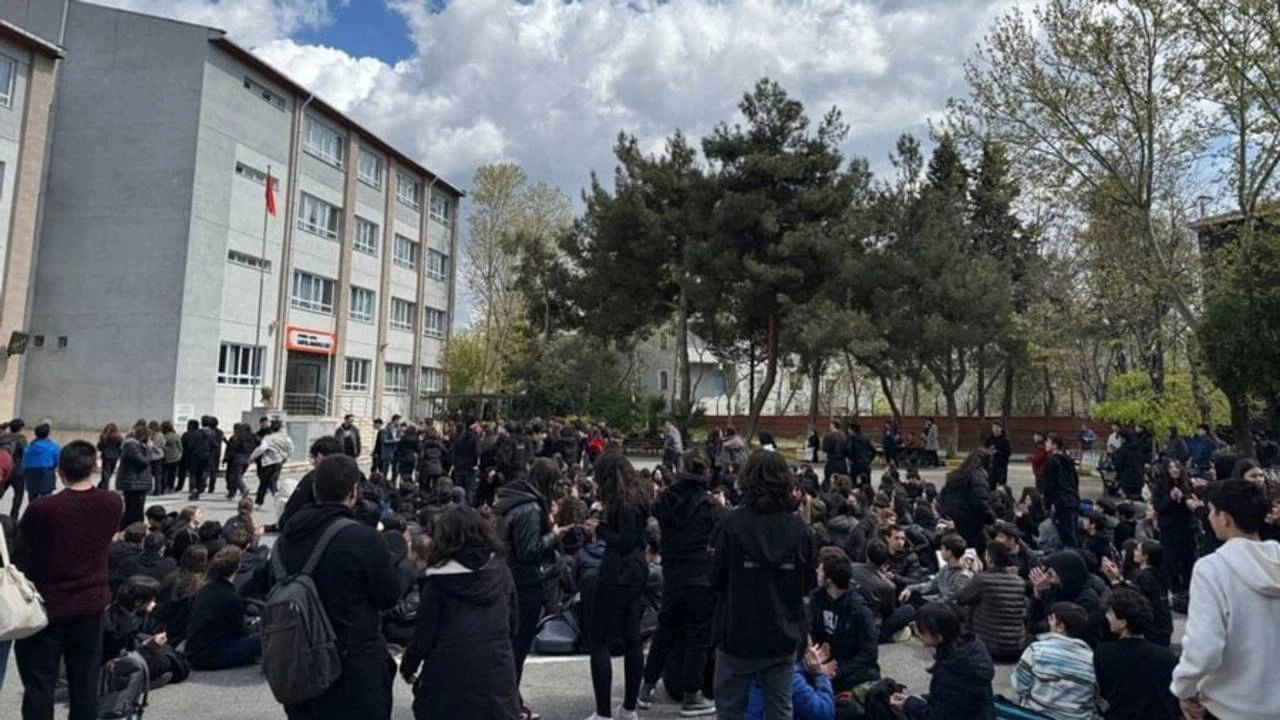 Liseli gençler iktidarın projesine karşı dik duruyor!