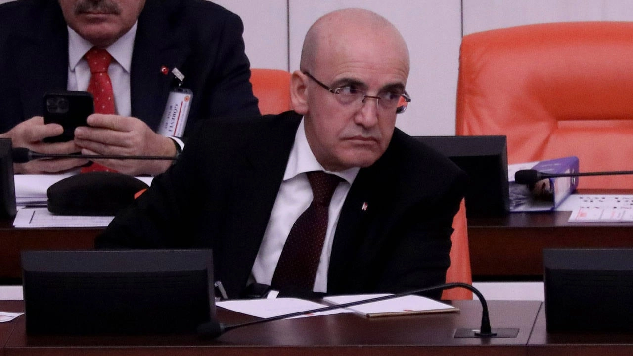 "Maliye Bakanı Şimşek'ten Sert Tedbir: Vergi Memurları Her Yerde!"