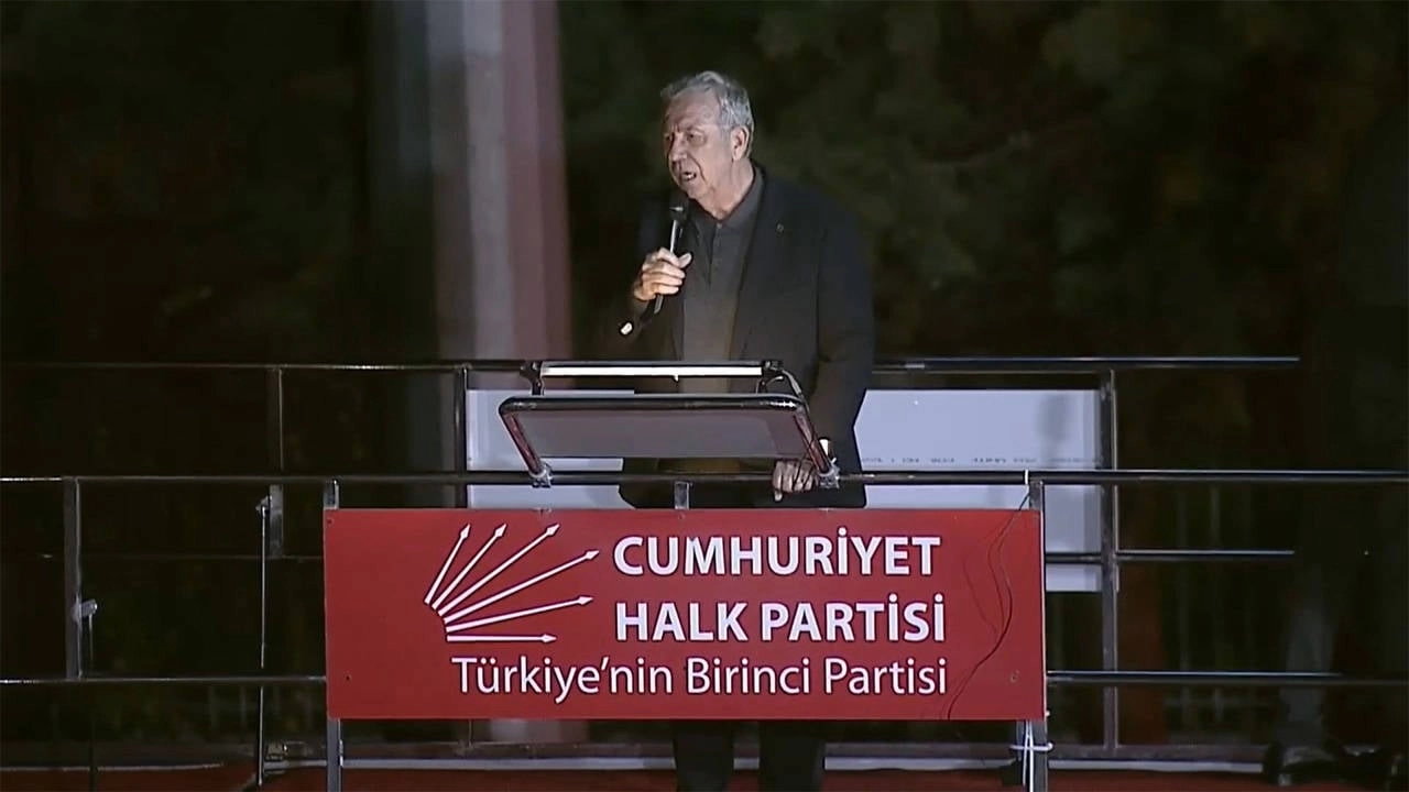 Mansur Yavaş: "Özel'e yapılan saldırı bizi yıldıramaz, dimdik ayakta olmaya devam edeceğiz!"
