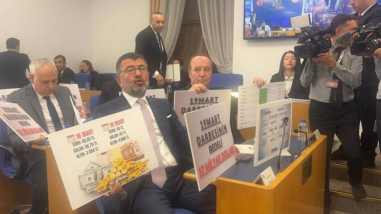 "Muhalif Milletvekilleri, Merkez Bankası Başkanı Karahan'ı Protesto Etti"