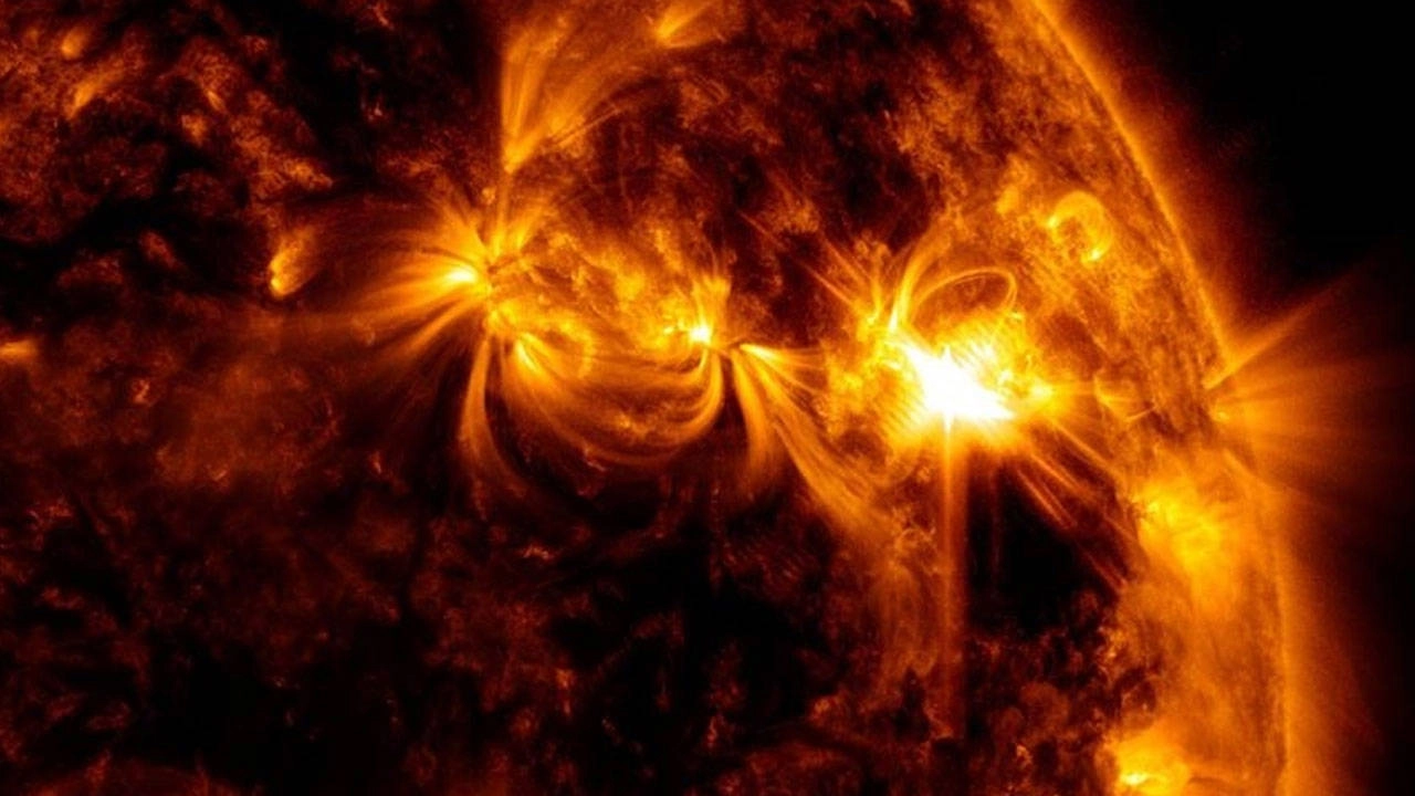 NASA, Güneş'teki dev patlama şovunu kaydetti!