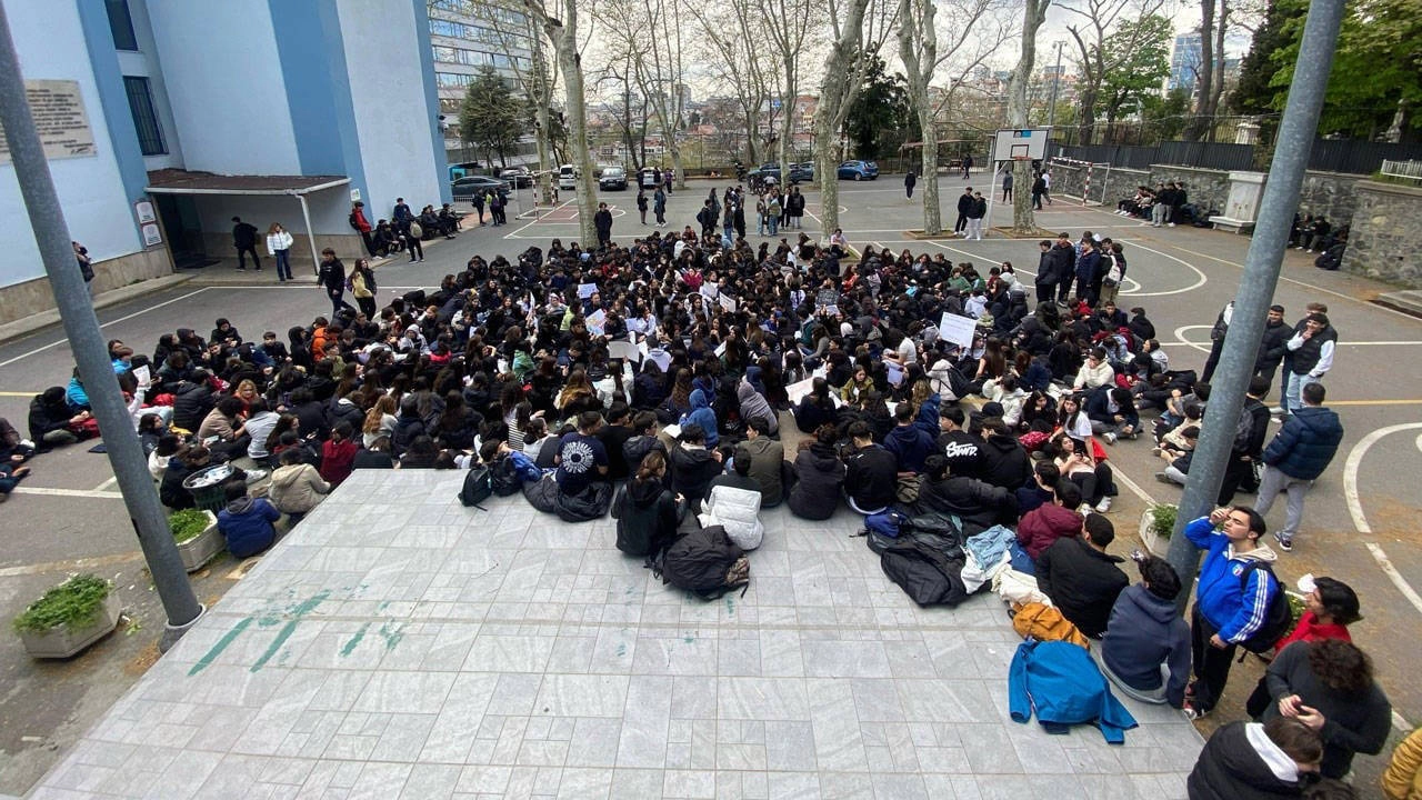Öğrenci Tehditlere Boyun Eğmiyor