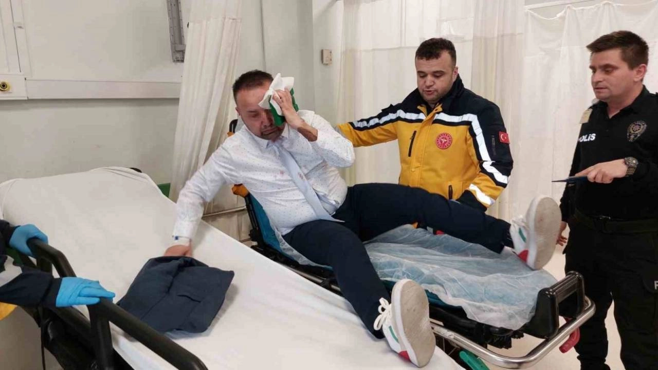 Öğretmeni döven 2 saldırgan okulda yakalandı!